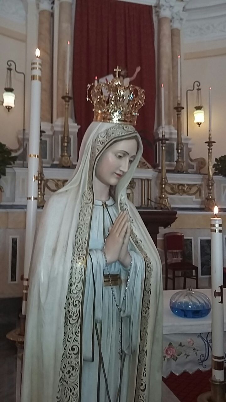 La Storia Della Madonna Di Fatima Alla statua della Madonna di Fatima la sua corona - MediterraneiNews