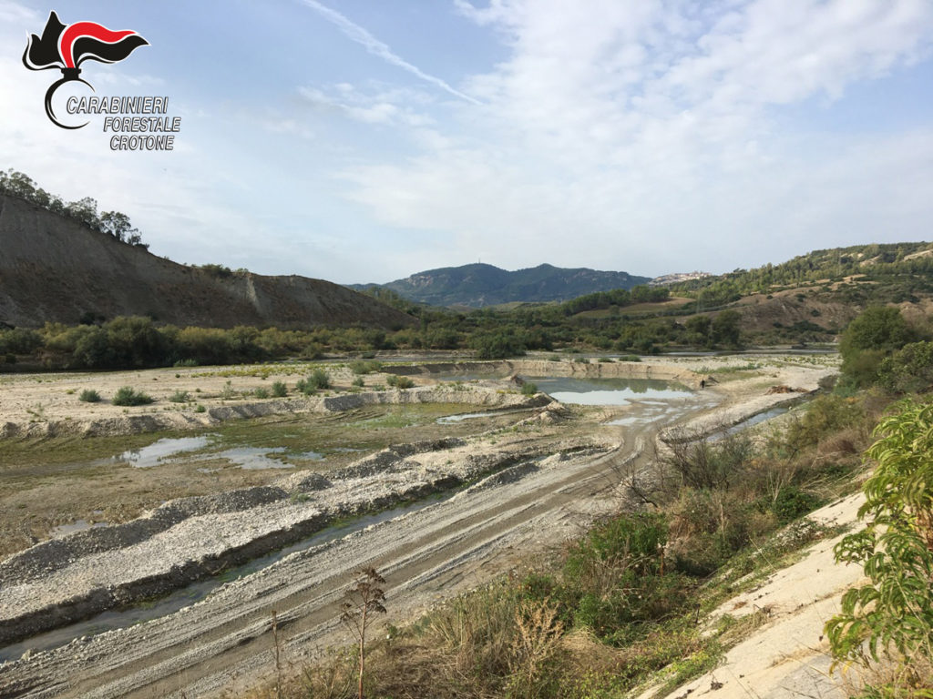 Rocca di Neto (KR), sequestrata ghiaia escavata abusivamente dal fiume